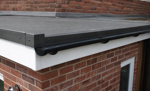 flat-roof-with-guttering